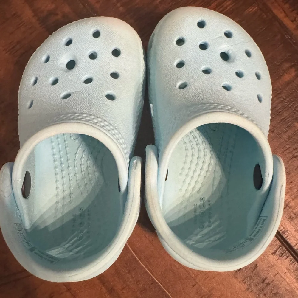Crocs Kids Classic Clog - Light Blue. Child size 4